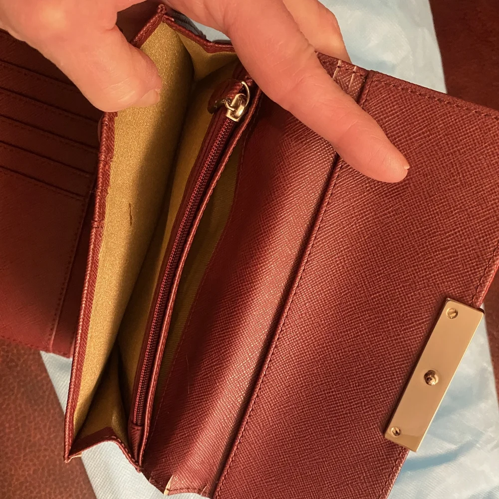 REDUCED!! NWOT Antonio Melani Red Crocodile Embossed Handbag and Wallet Set - Picture 9 of 12